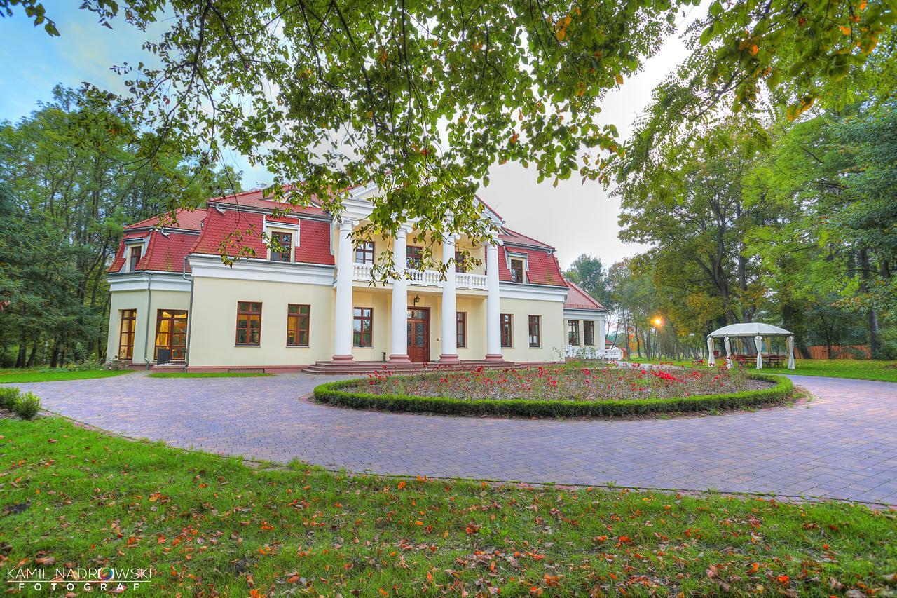 Dwor Slupia Hotel Zarzecze  Buitenkant foto