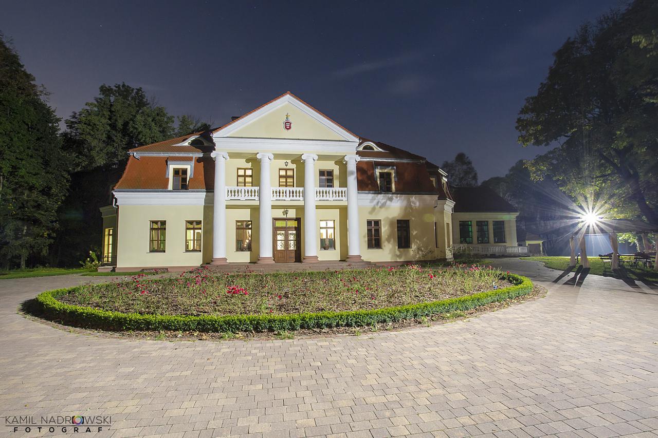 Dwor Slupia Hotel Zarzecze  Buitenkant foto